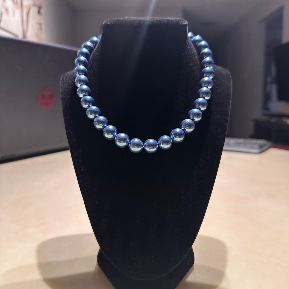 BLUE AND GOLD FAUX PEARL NECKLACE ‘Seagold’